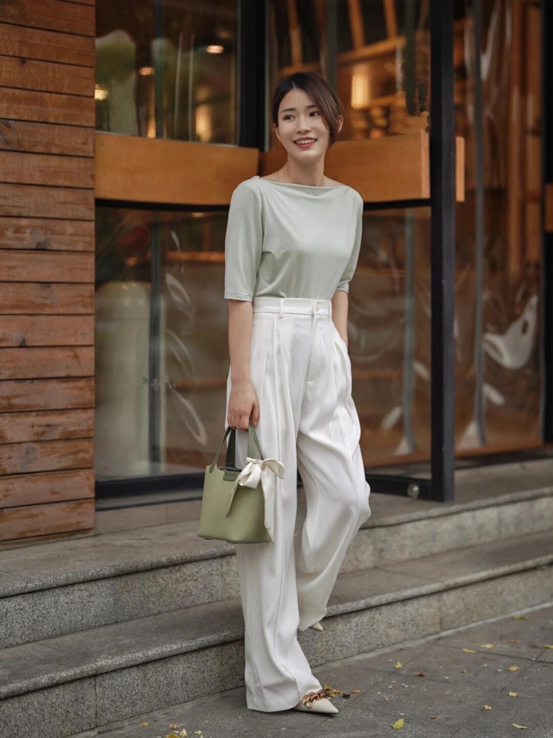 我就喜欢刚好拖地的西装裤 搭配高跟鞋的组合