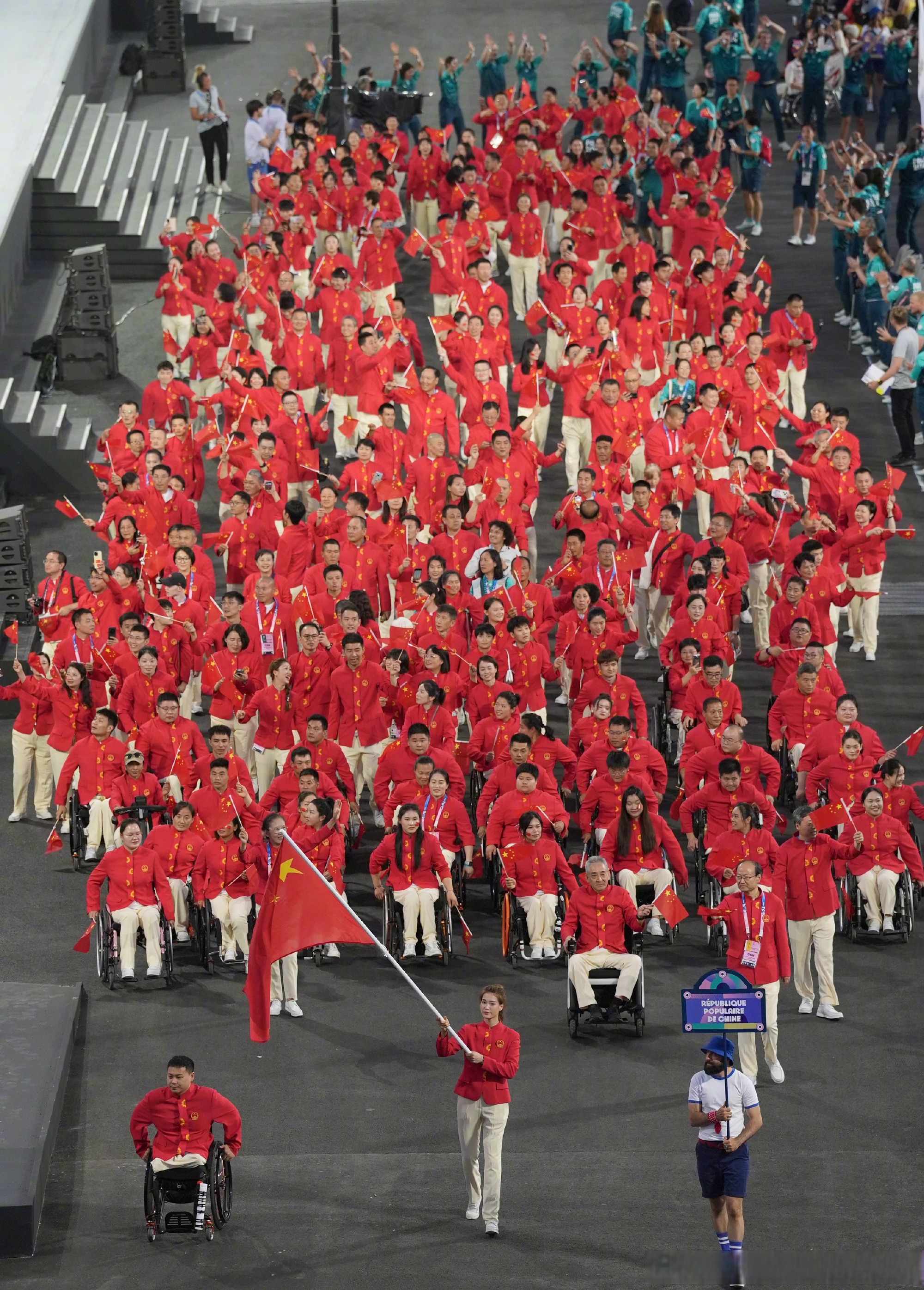 巴黎再飘中国红#【第17届夏季残奥会在巴黎开幕】第17届夏季残疾人奥