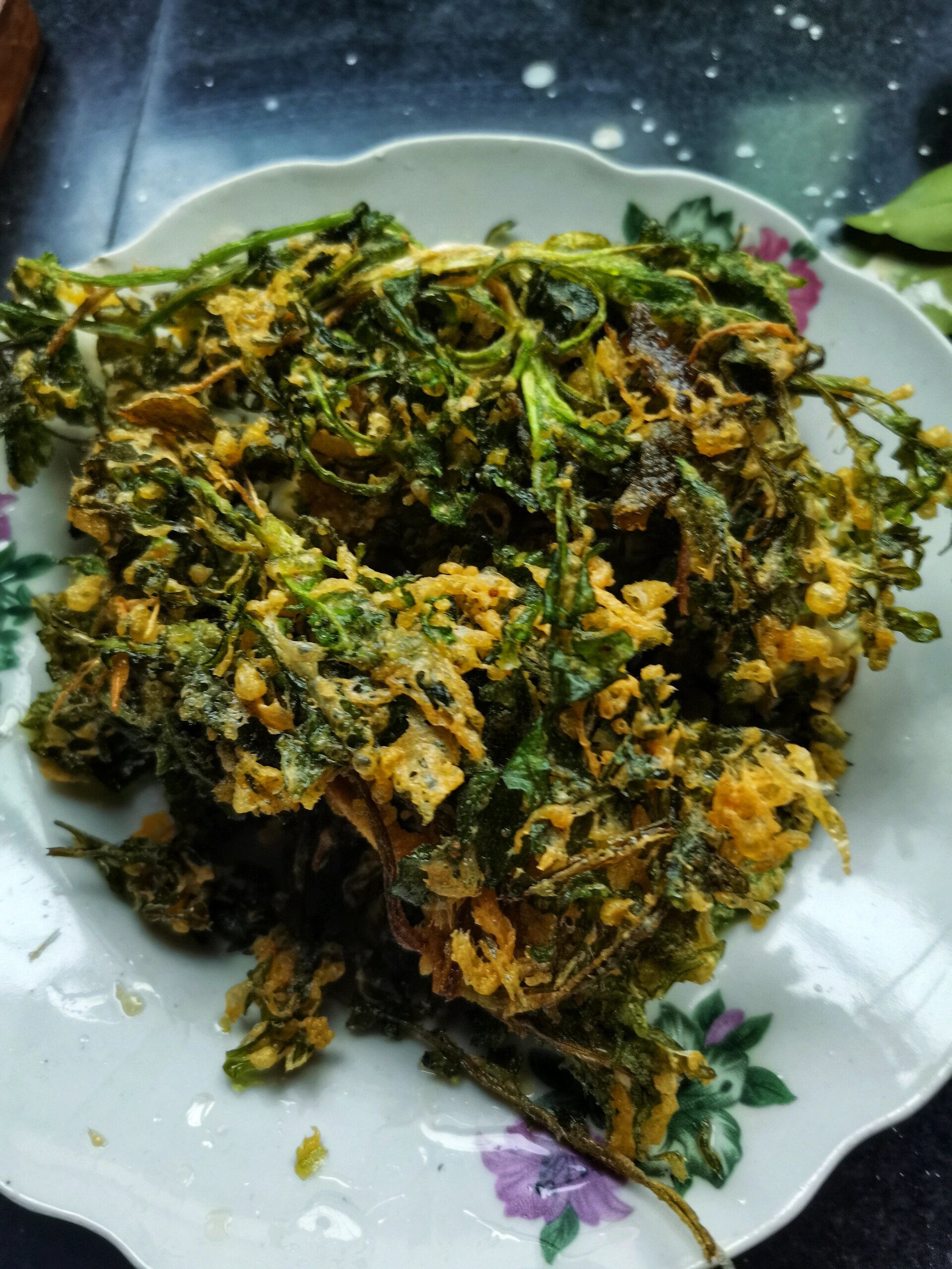 爽滑软嫩的野生茅草菌,爬了两座山的收获!