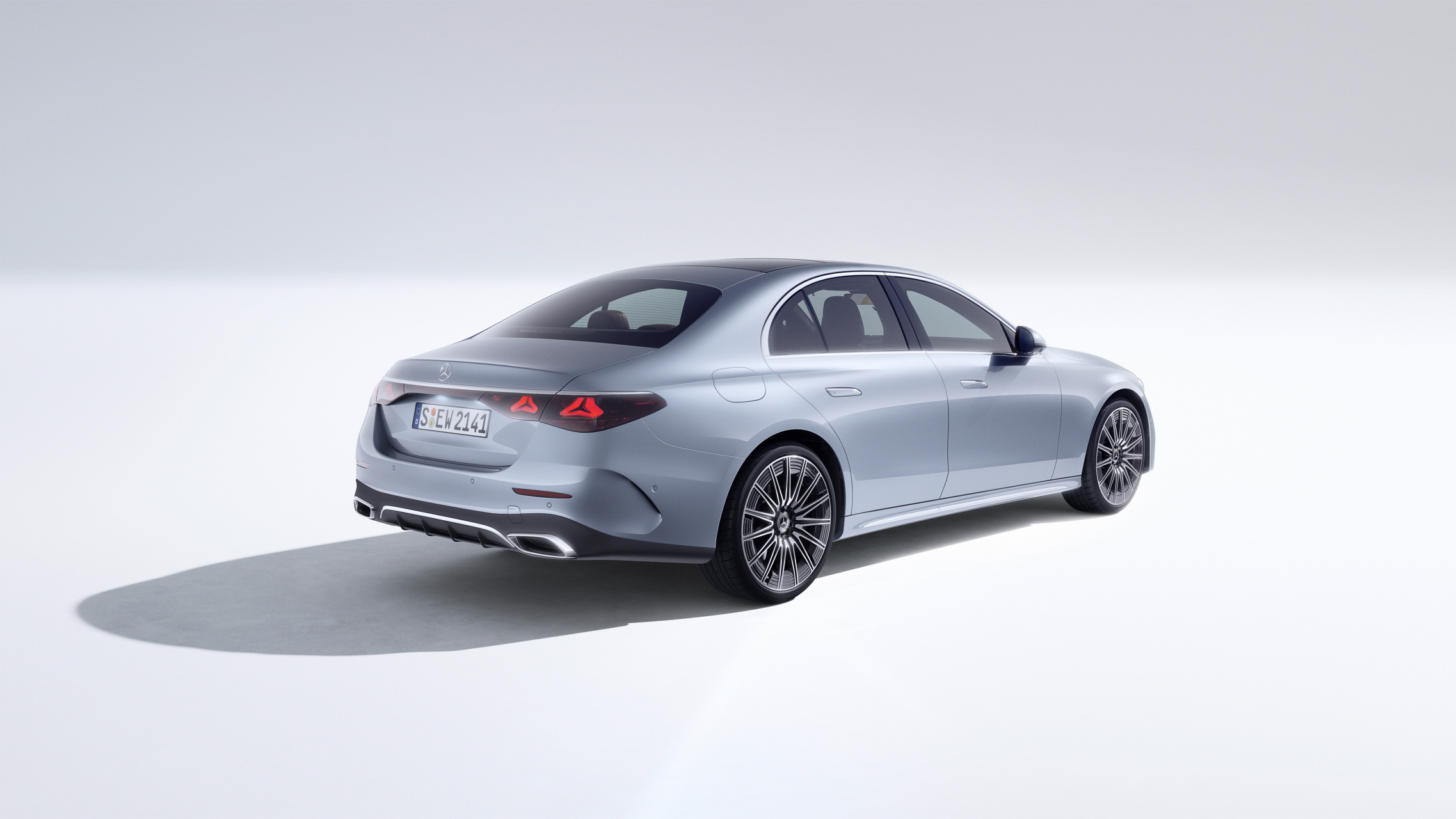 新奔驰e-class(w214)  见了实车之后,觉得这代真的挺好看的