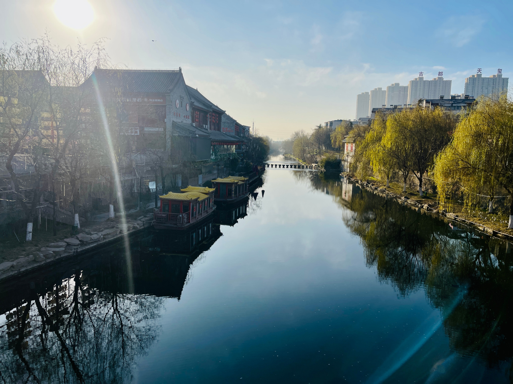 洛阳东关大石桥又名"黄公广济桥",位于洛阳市区,横跨于瀍河之上.