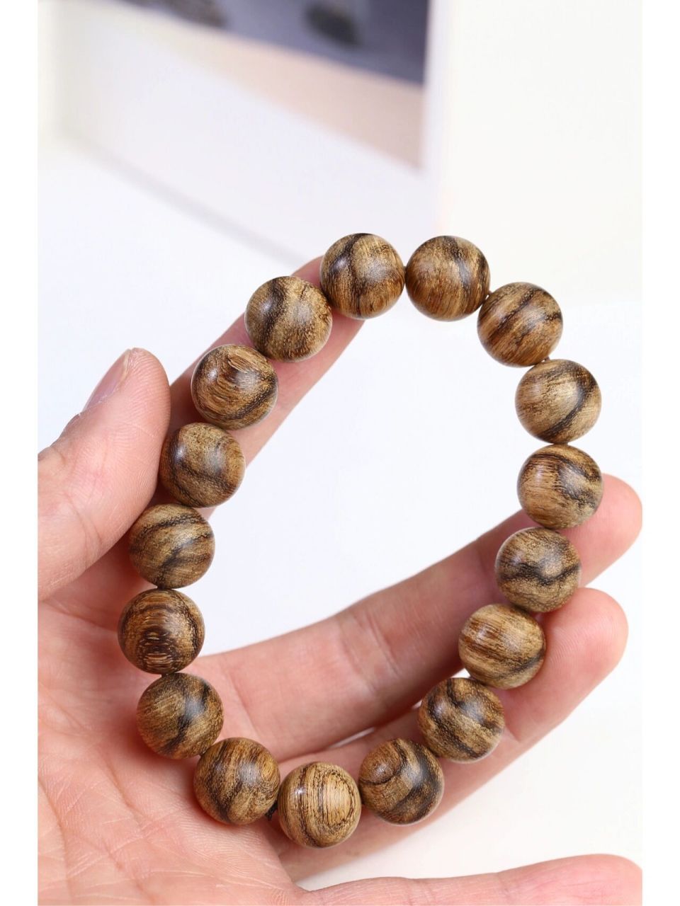 这么漂亮的虎斑纹沉香手串是有许久未见过了 正区马尼拉的老料新车了