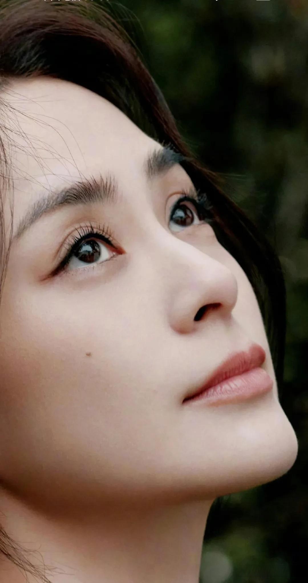 阿娇钟欣潼的侧颜美,精致到无可挑剔,杀四方而无敌,绝世而独立!