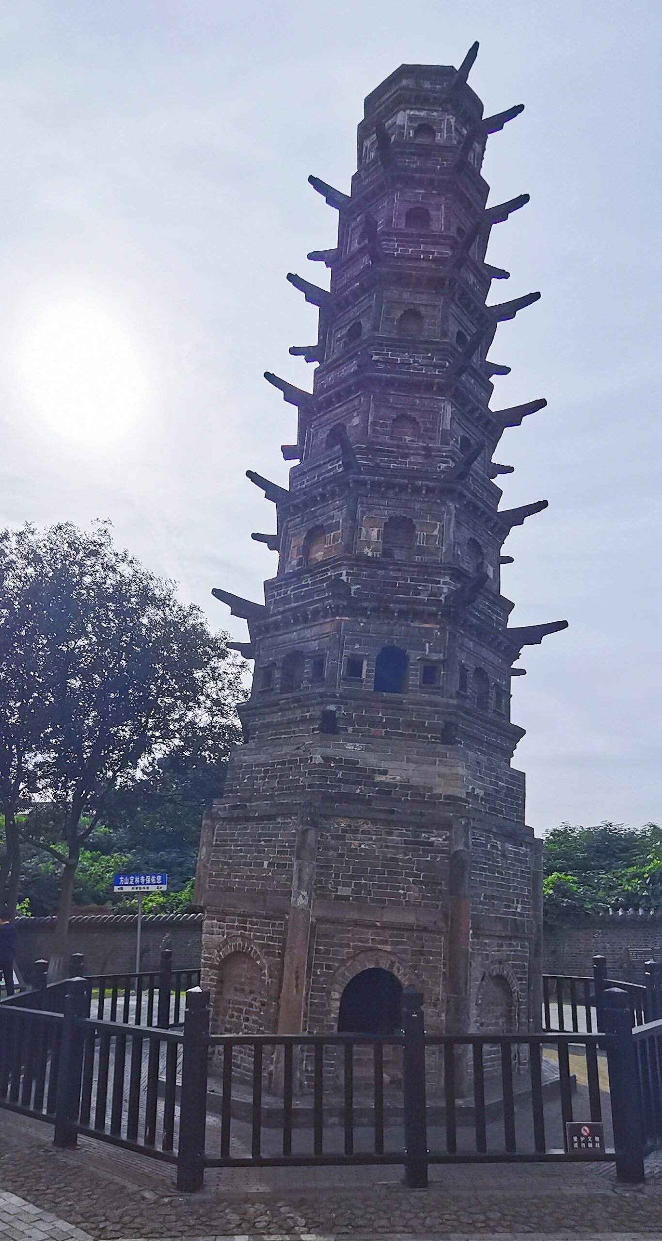 世界第一斜塔—南京方山定林寺塔 定林寺塔位于南京市江宁区方山西