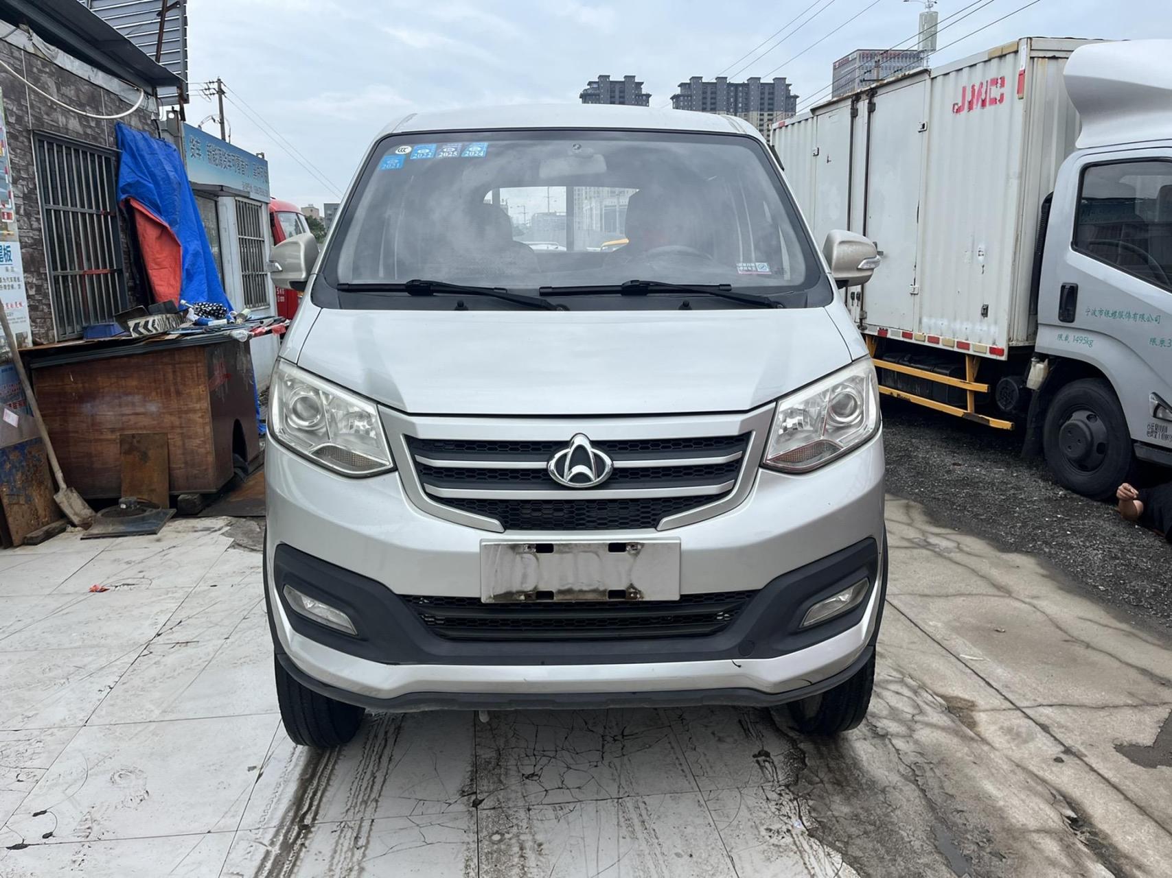 新到19年3月长安跨越王x5双排后双轮 1.