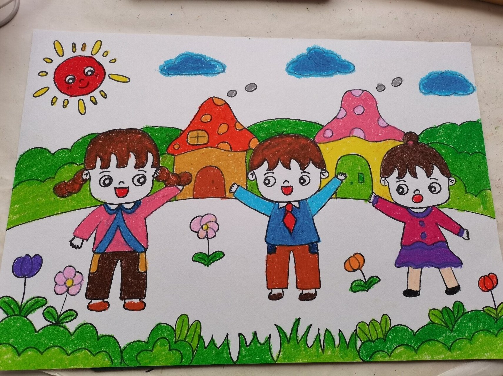 儿童主题画《一起来玩耍》 临摹这个小姐姐的