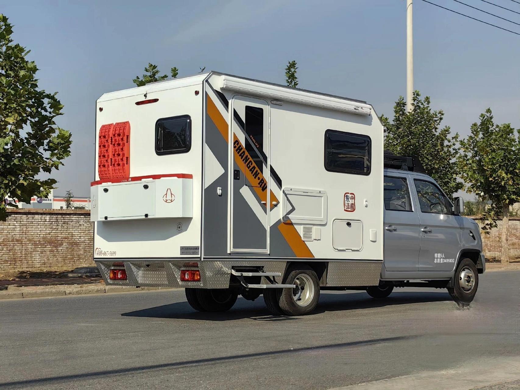 货车改房车 货车改房车这属于非法改装, 应该不拆货箱,直接装进去房箱