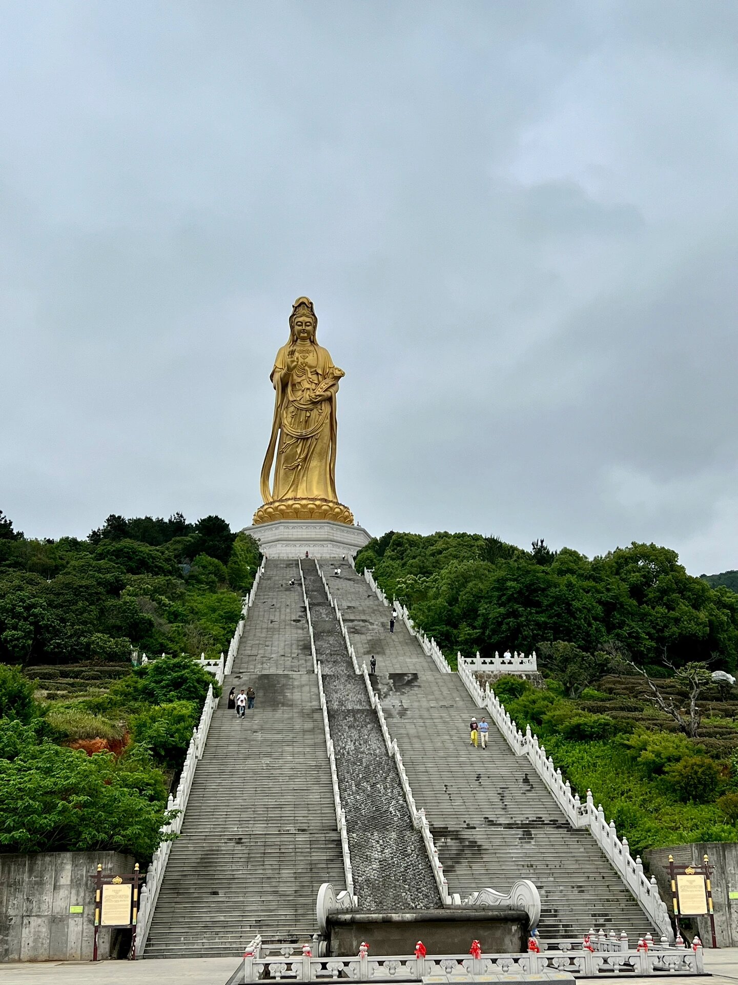 大如意圣境 观音寺 太湖西山 苏州 大如意圣境-观音寺位于太湖西山岛