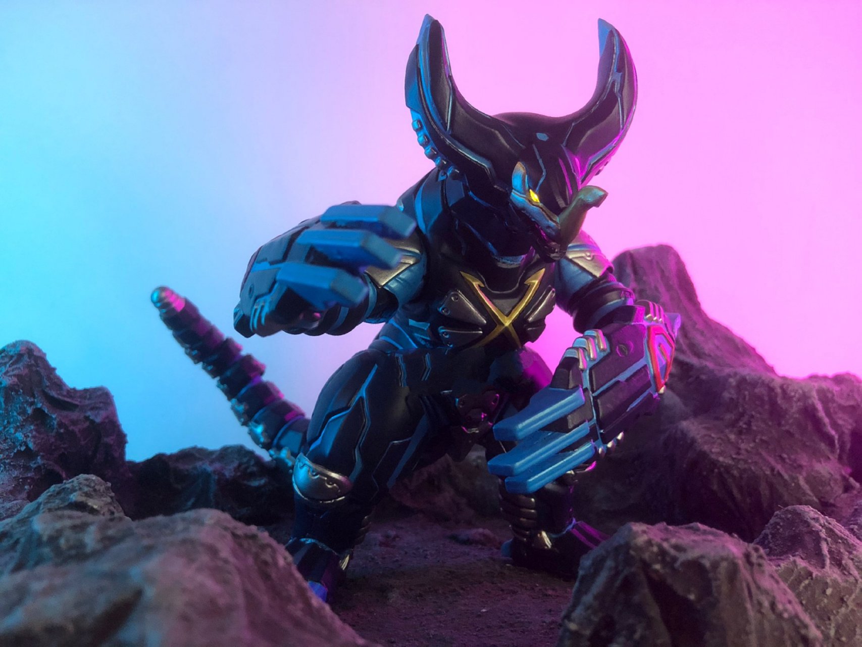 「电子哥莫拉」自改皮套版可动手办照片展示