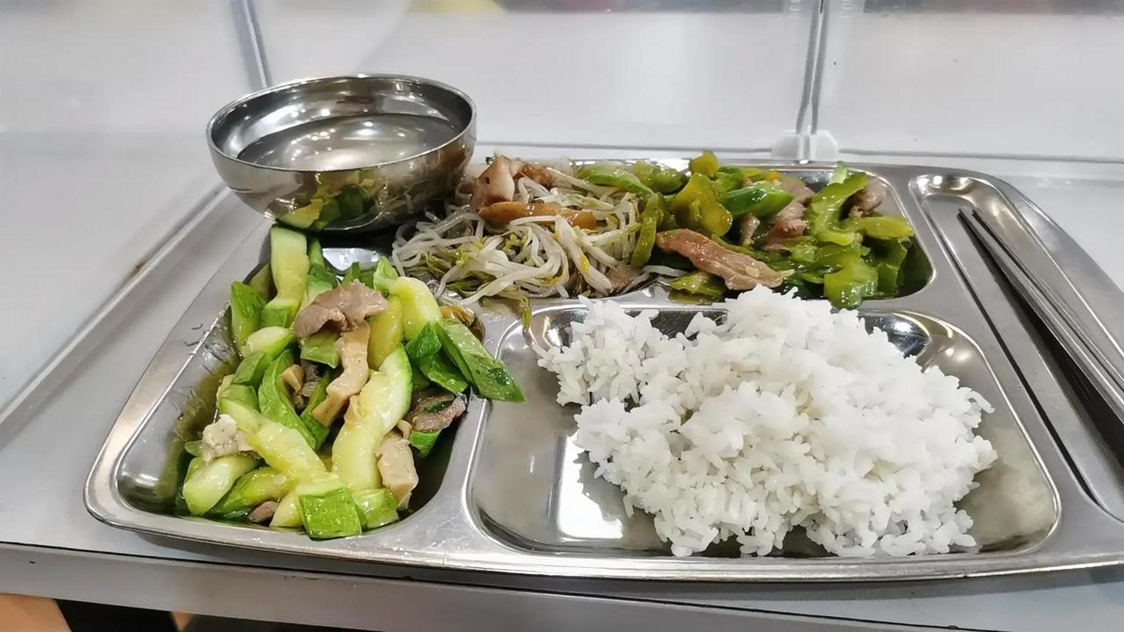 糖尿病 糖友 糖尿病饮食糖人食验室 糖友同伴 老张递给我一张动态血糖