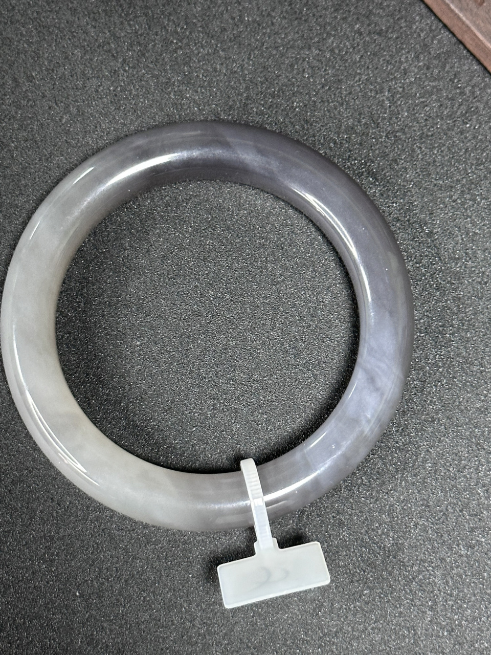 烟紫手镯浪漫 贵气 好干净啊 90烟紫玉是和田玉烟青玉的一种,是青海