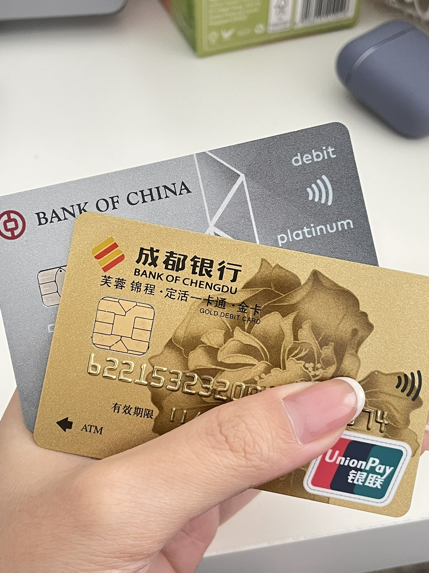 一张国内的银联卡 最好是办一个❗️本地的小银行金卡❗️ 小