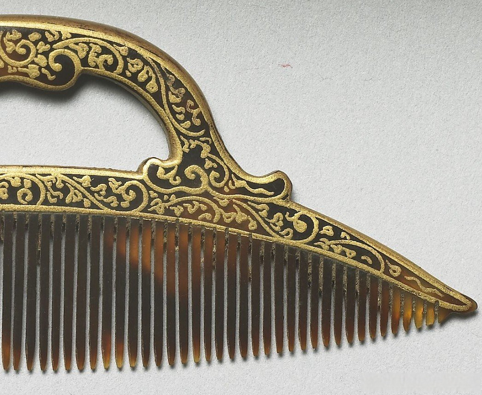 乾隆收藏的"日本玳瑁小梳".