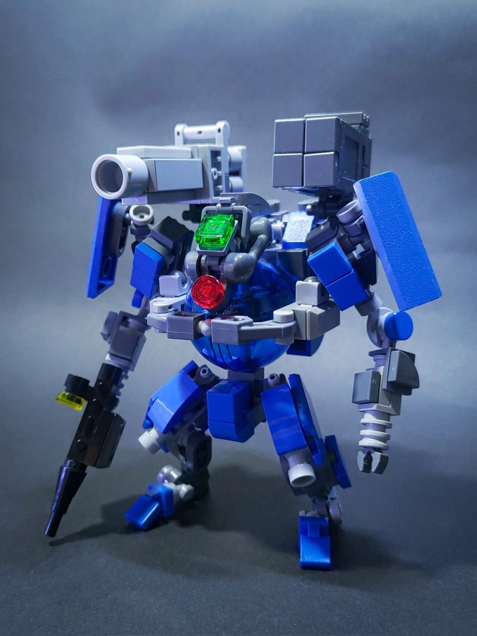 属于小型机甲.大家来先看下作者的机体介绍.