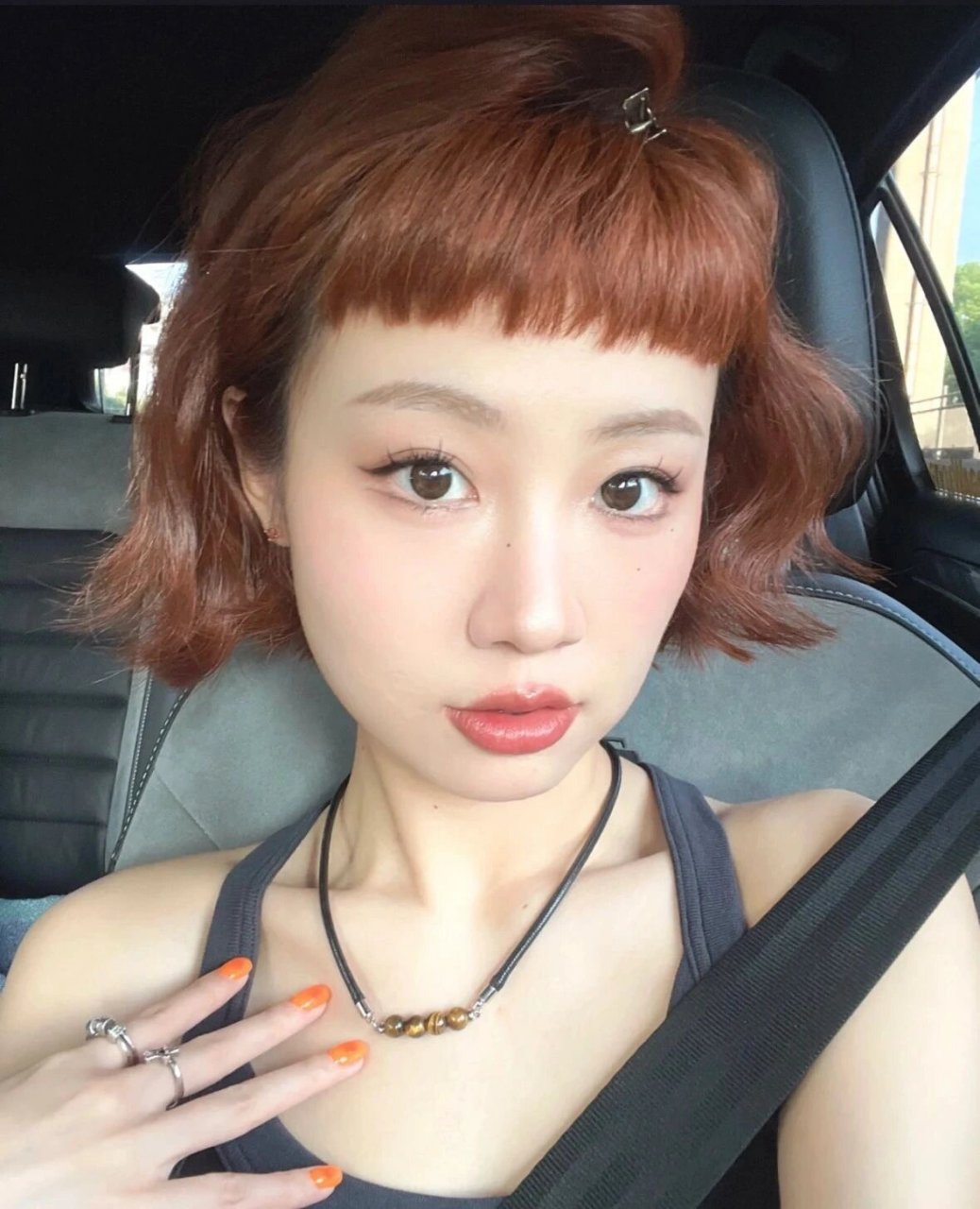 俏皮又高级感的眉上刘海 你还不知道如何吗|||眉上刘海短发丑萌丑萌的