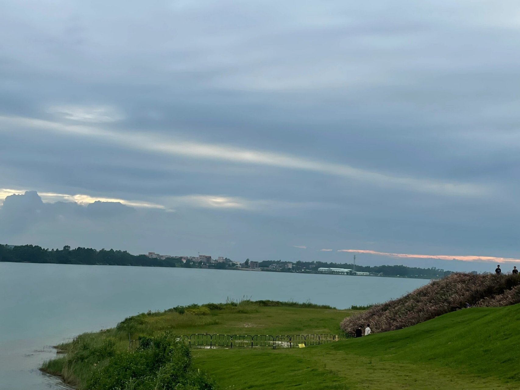茂名露天矿骑行 那边的路真的是骑行圣地,人也不多,风景好,骑起来非常