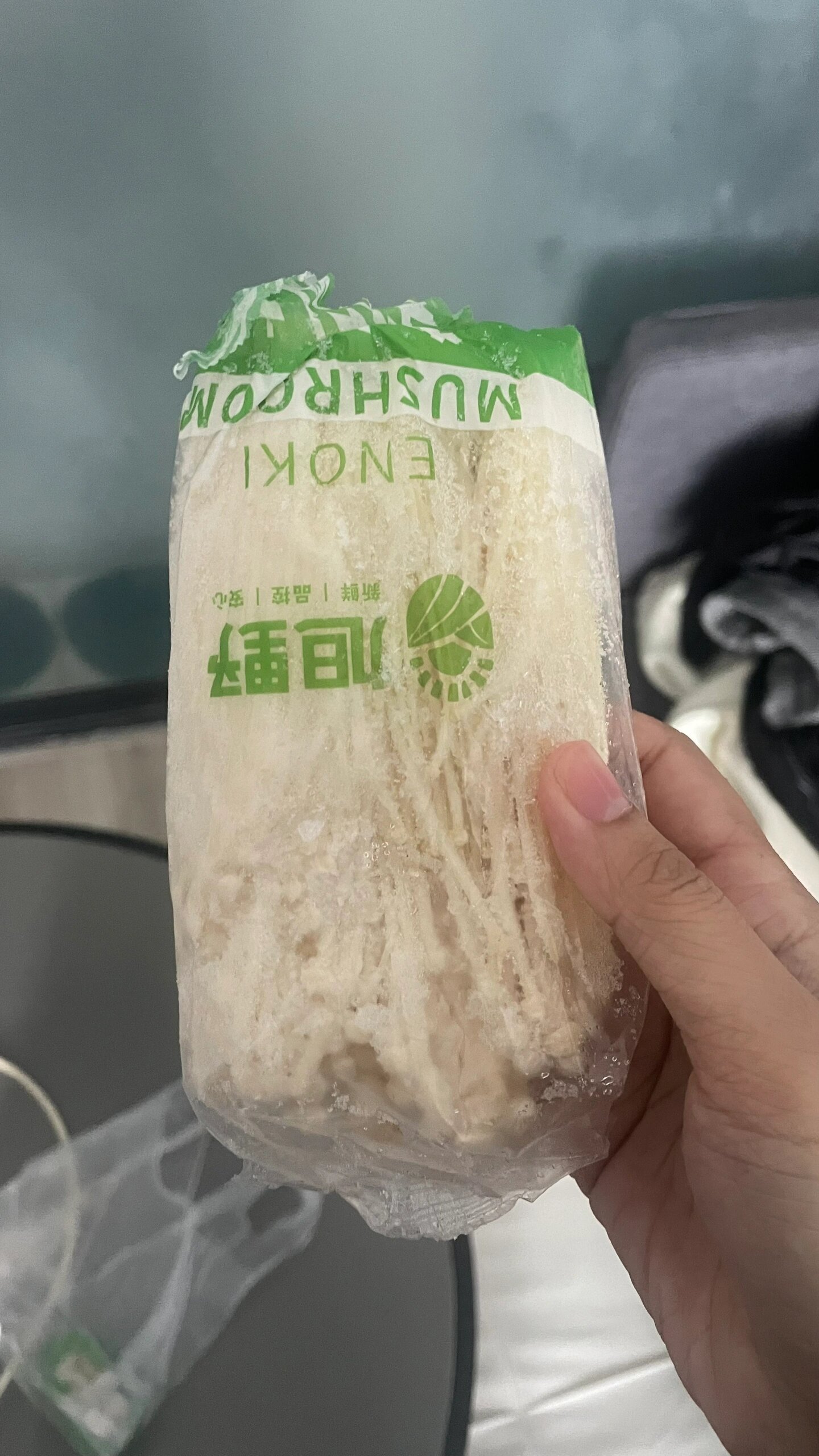 厦门朴朴超市售卖变质金针菇