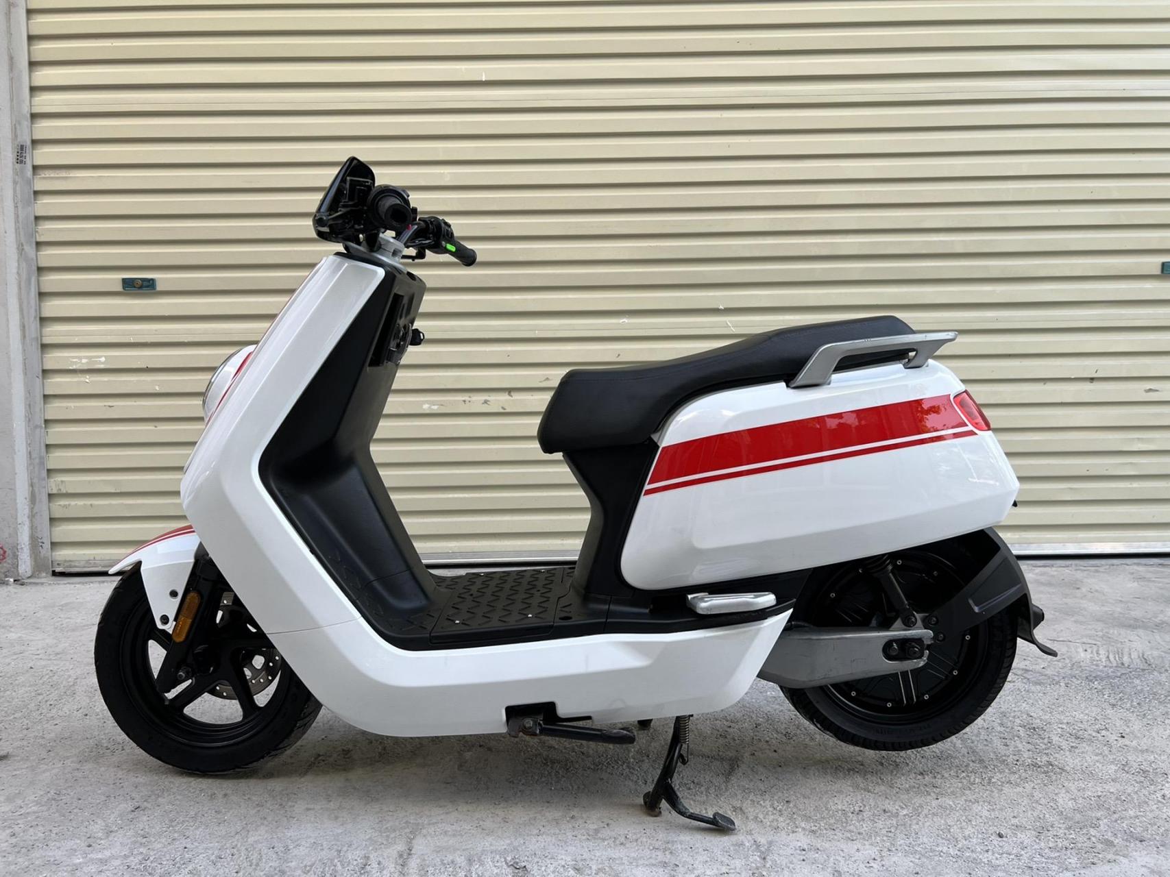 小牛顶配版.售价4999 18年8月n1spro顶配版 行驶1.