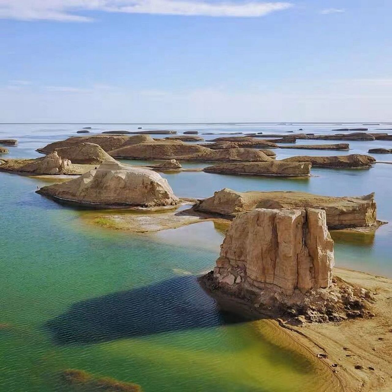 青海水上雅丹游玩攻略 乌素特水上雅丹地质公园是一处水上雅丹的特色