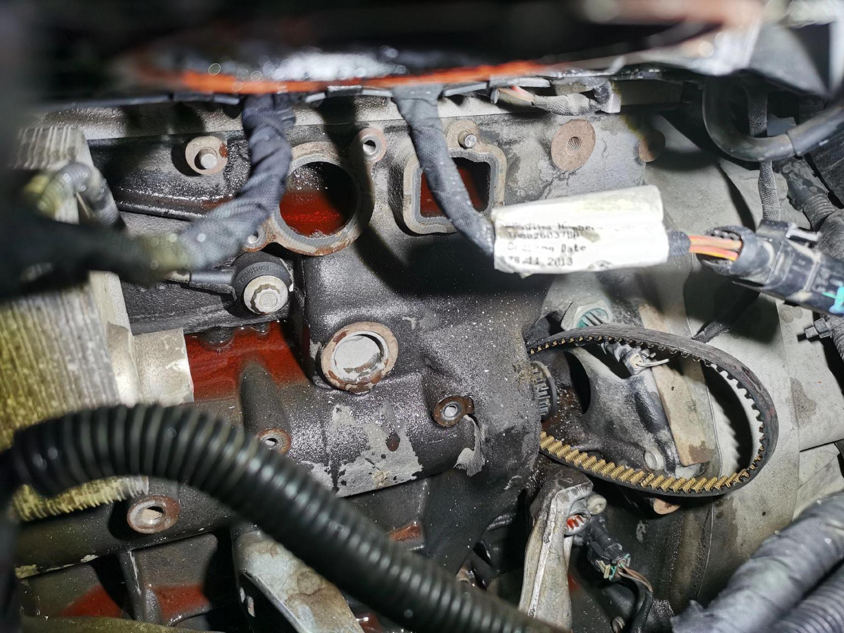 奥迪a4l更换电子节温器,水泵总成!各种水管水壶!解决漏水!