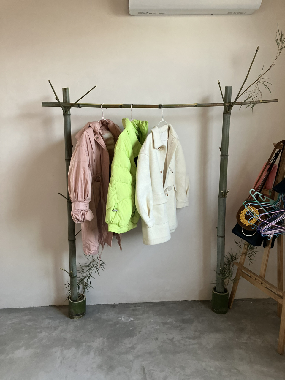 分享一个自制竹竿晾衣架和冬日的清晨