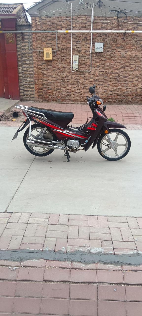 豪爵110一台!发动机无拆修.卖1000块钱!