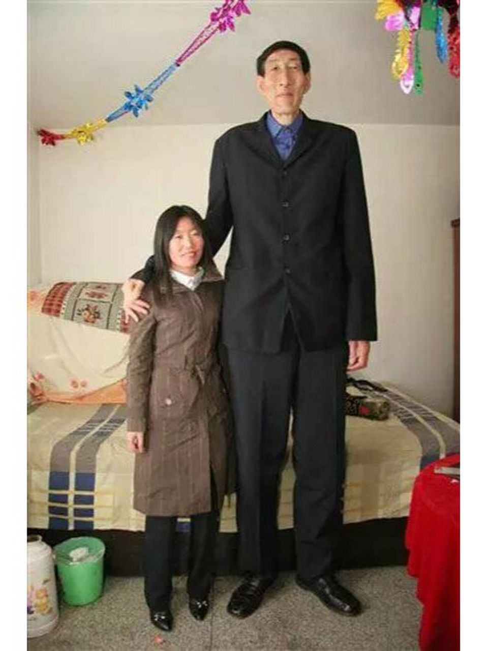 世界上最高的人—瓦德罗,高达2米72,重达222公斤,加之性情温和,故得