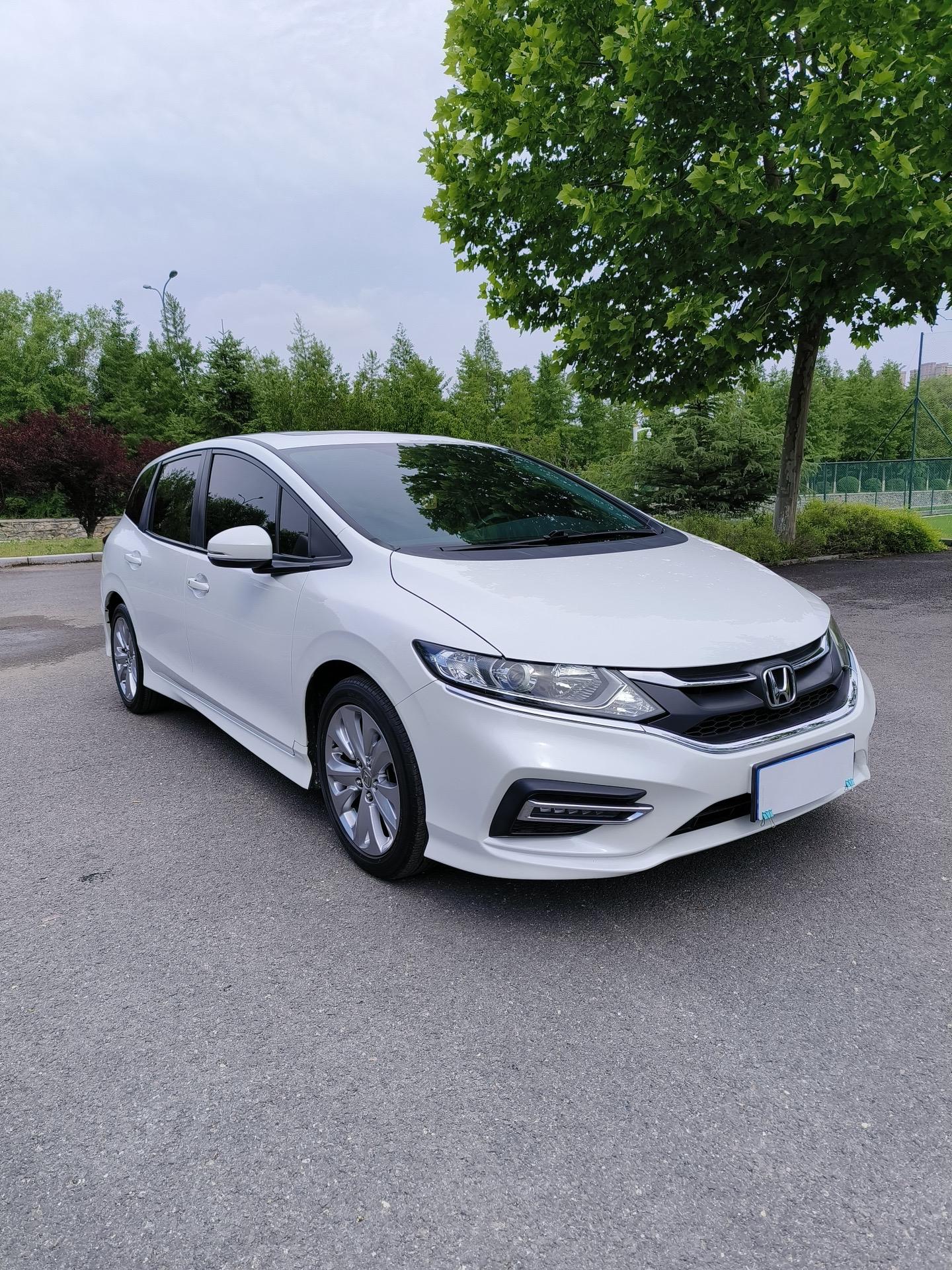 8 自动 舒适版5座本田5米3长的轿车