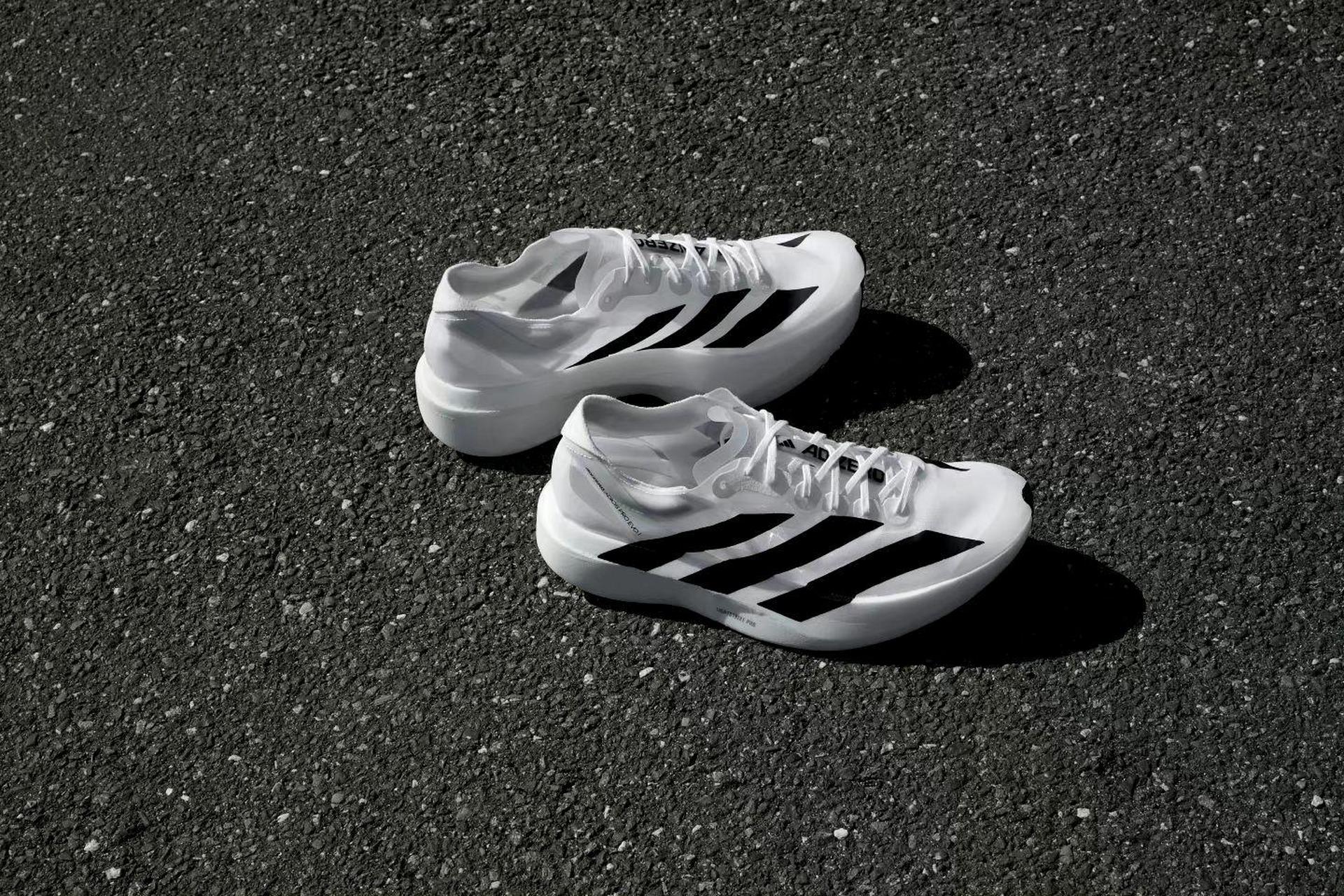 adidas adizero adios pro evo1,42.5码只有138克.
