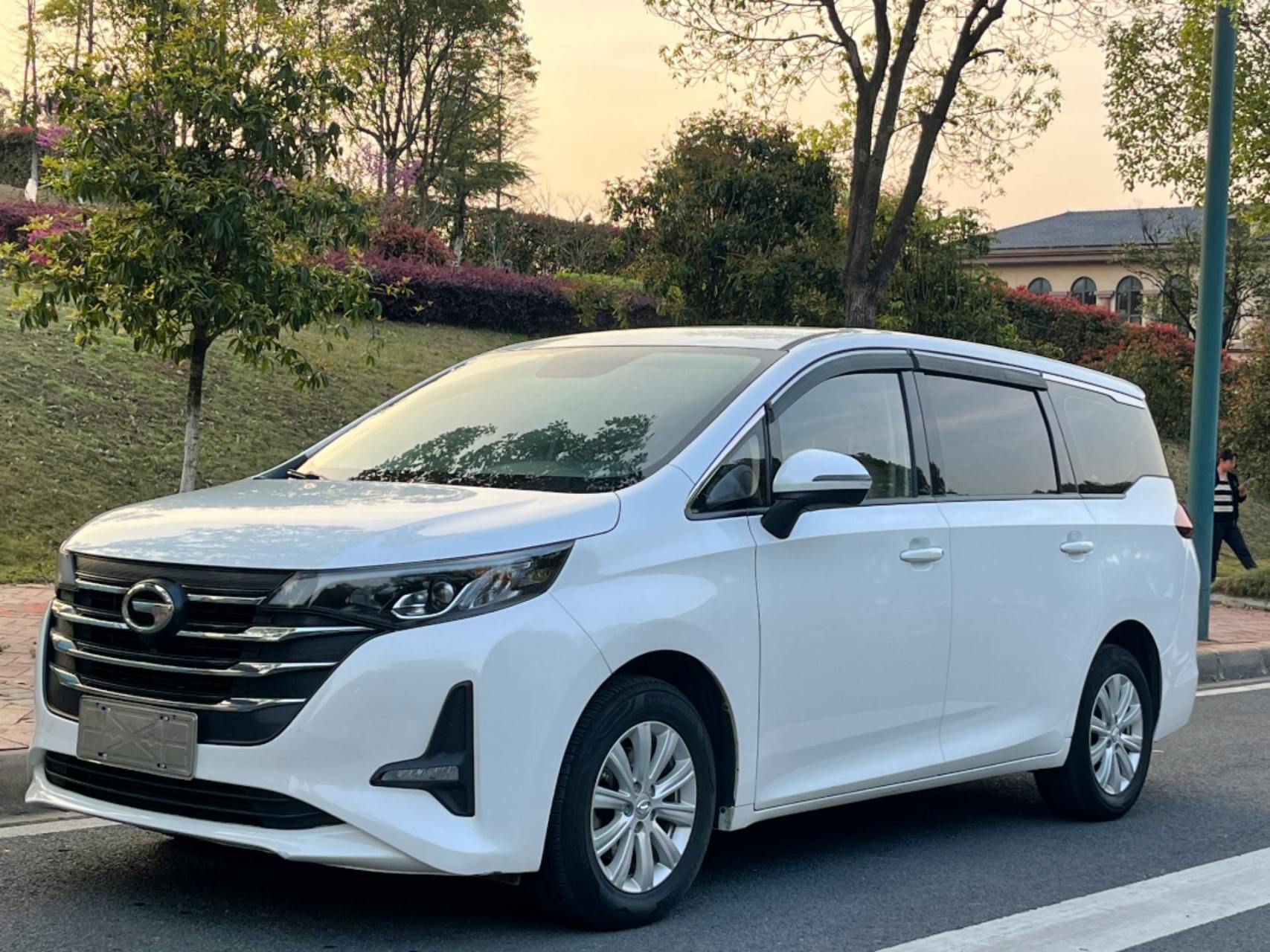 新到极品商务车,广汽传祺gm6 ,7座精英版,1.