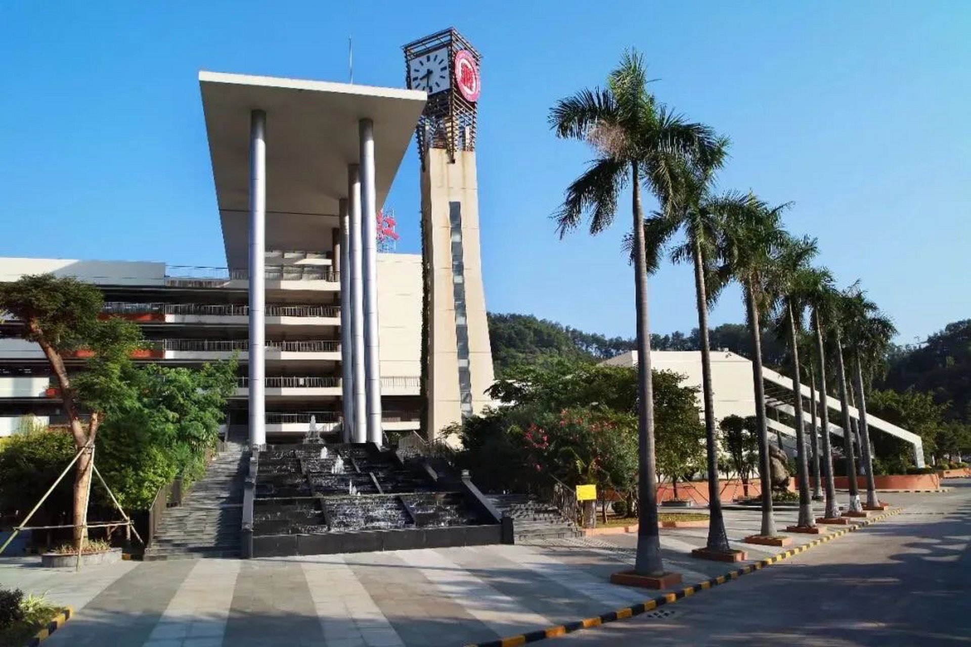 您好,这里是红岭中学高中部!