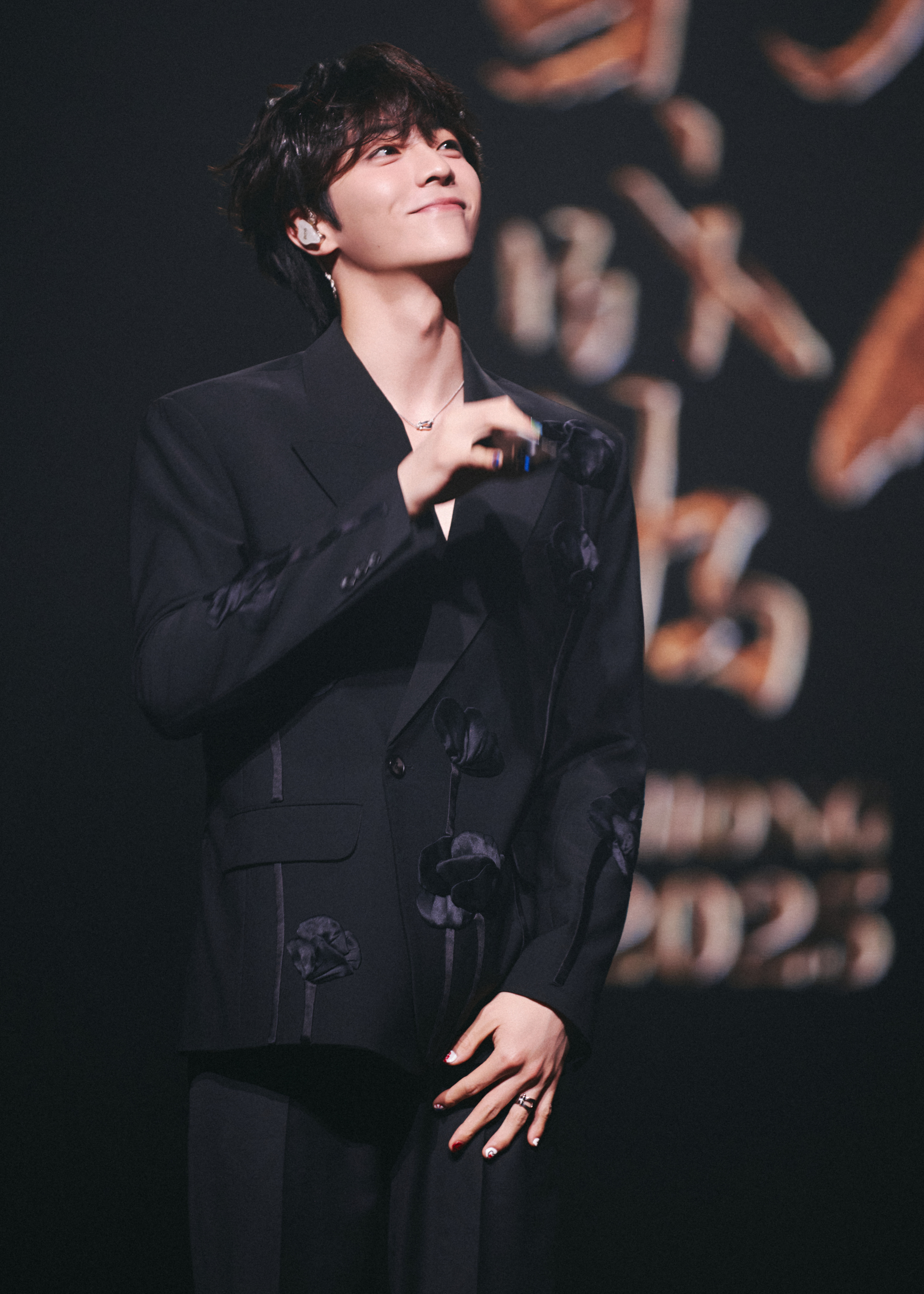 陈立农超话 #韩红演唱会嘉宾陈立农#