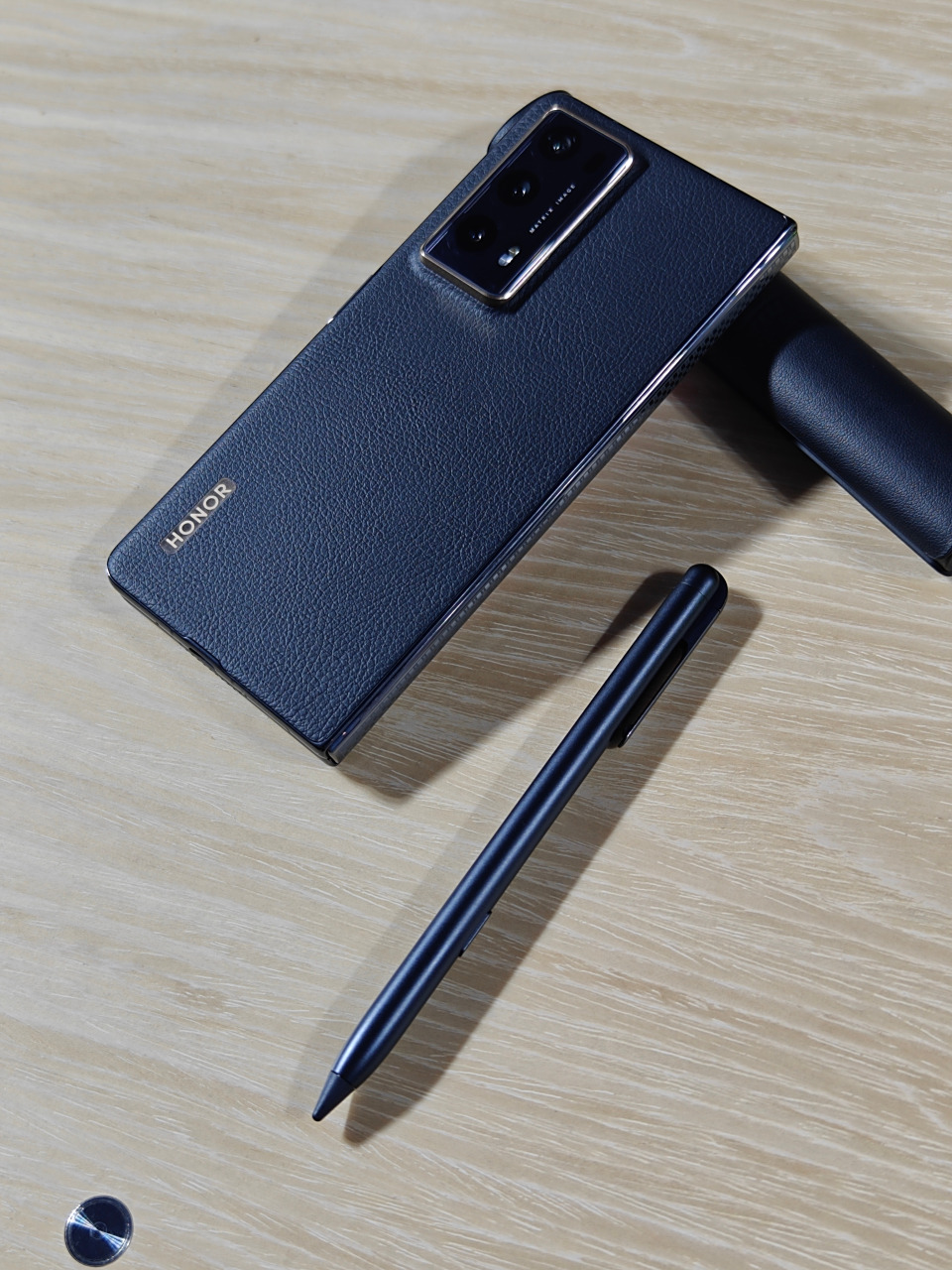 荣耀magic v2至臻版上手,帅啊!