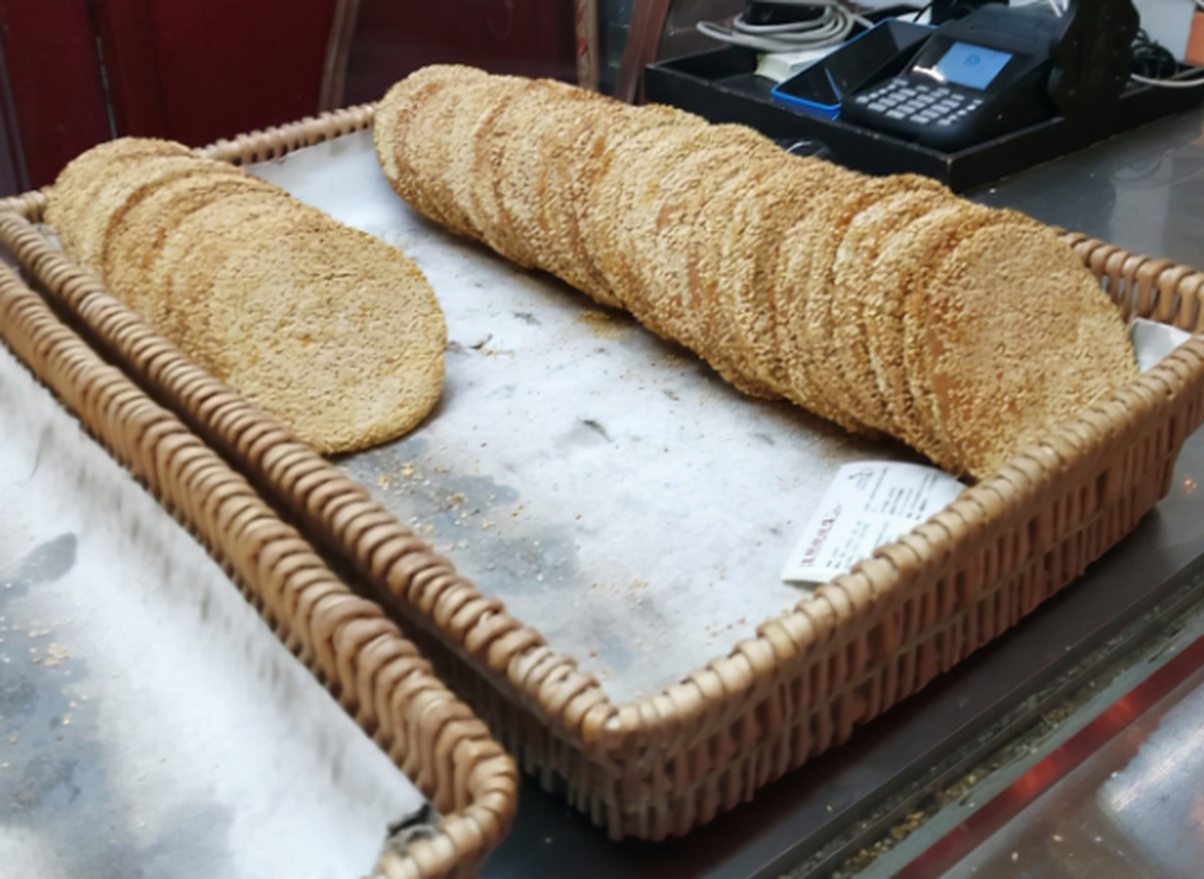 汉阴炕炕馍#美食分享##美食##安康美食#  炕炕馍是汉阴民间的一种特色