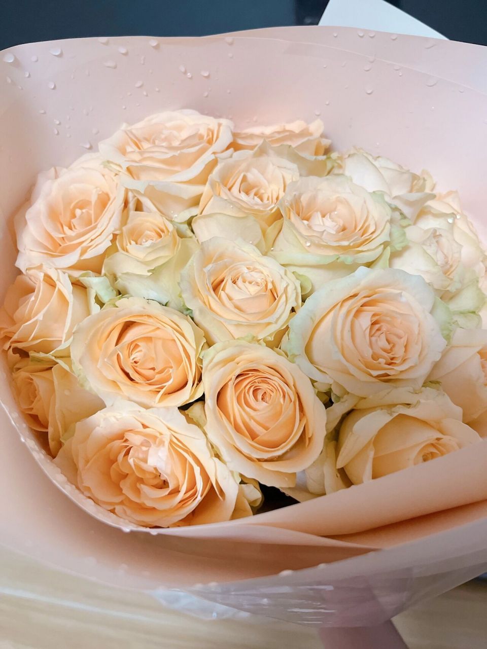 关于老公七夕节送了一束黄玫瑰 今天七夕,结婚几年从来没过过节, 昨天