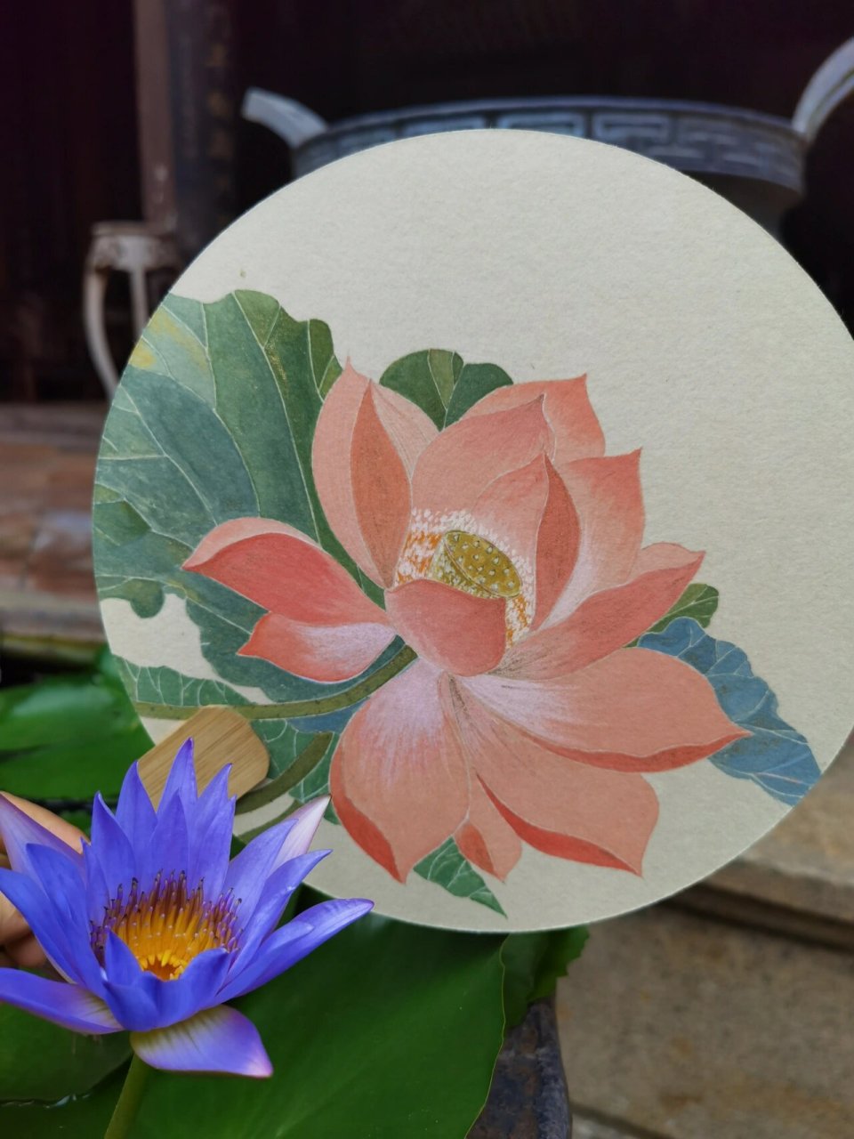 加了金粉,布灵布灵的,手柄缠胶带,配流苏[赞同] #绘画#  #手绘团扇
