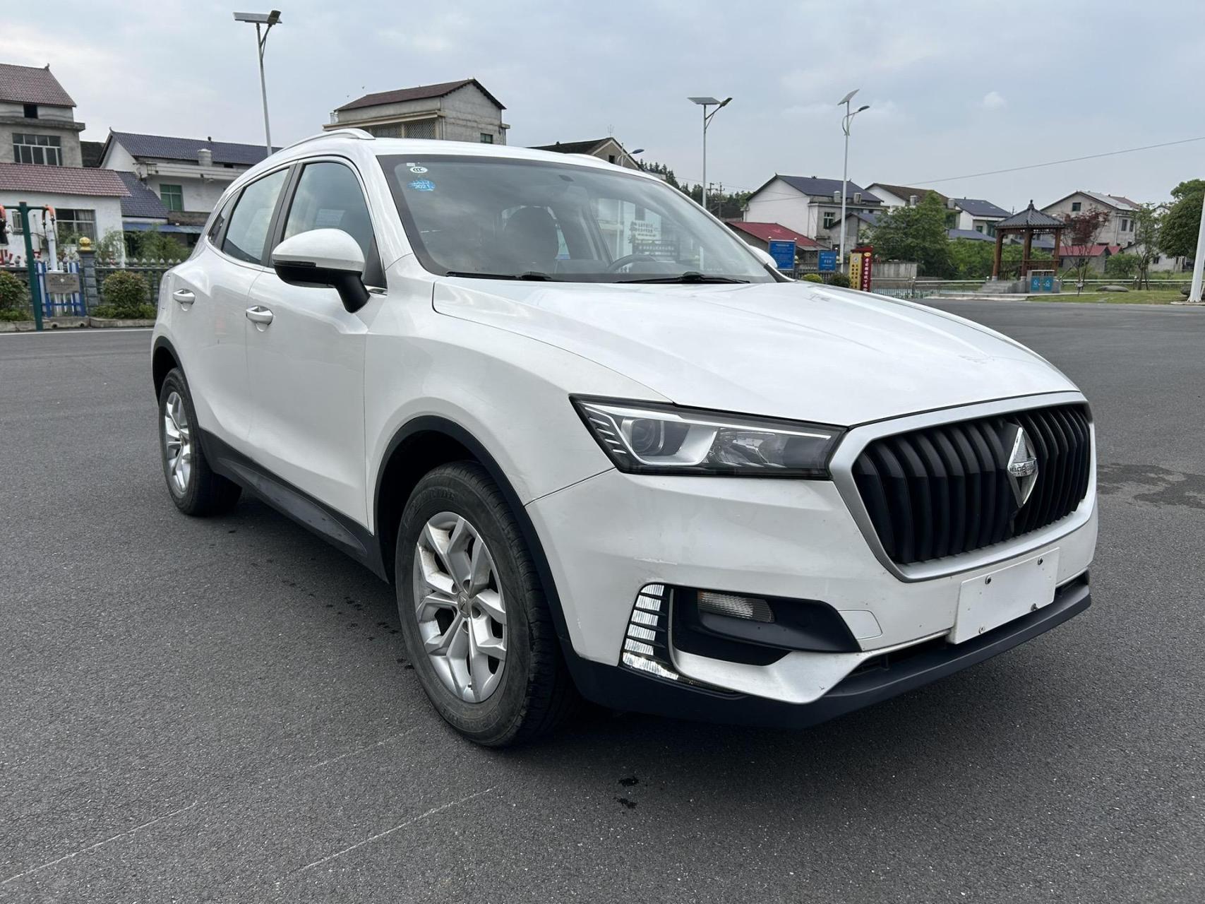 便宜处理2019年宝沃bx5,1.