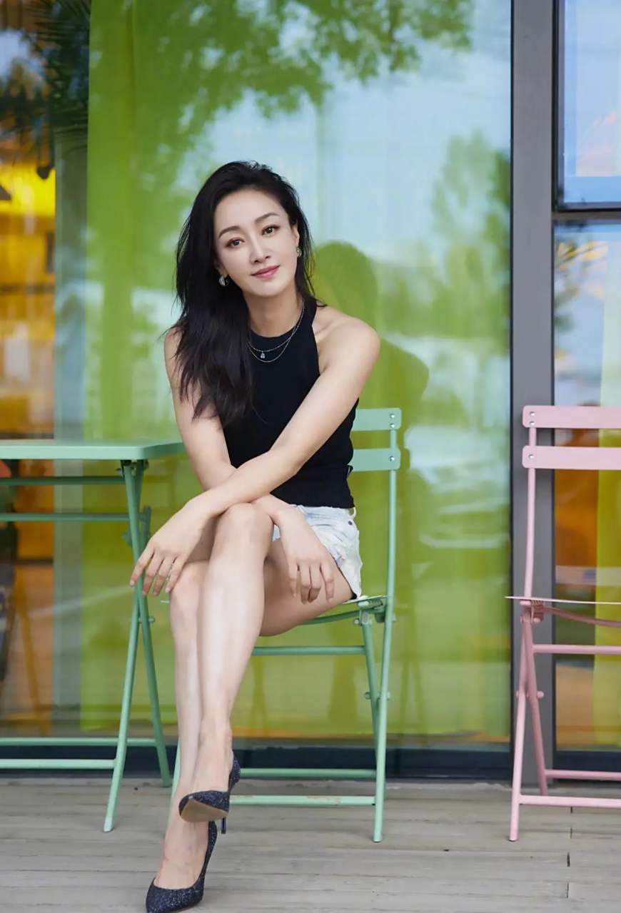 原央视主持人~赵丹!如今时尚前卫的张子琪是否惊艳到了你