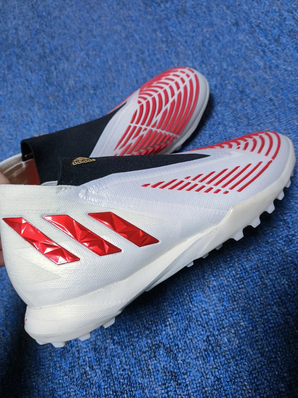 1 tf 很漂亮的一个猎鹰edge配色,无绑带顶配款,一体袜套包裹很出色