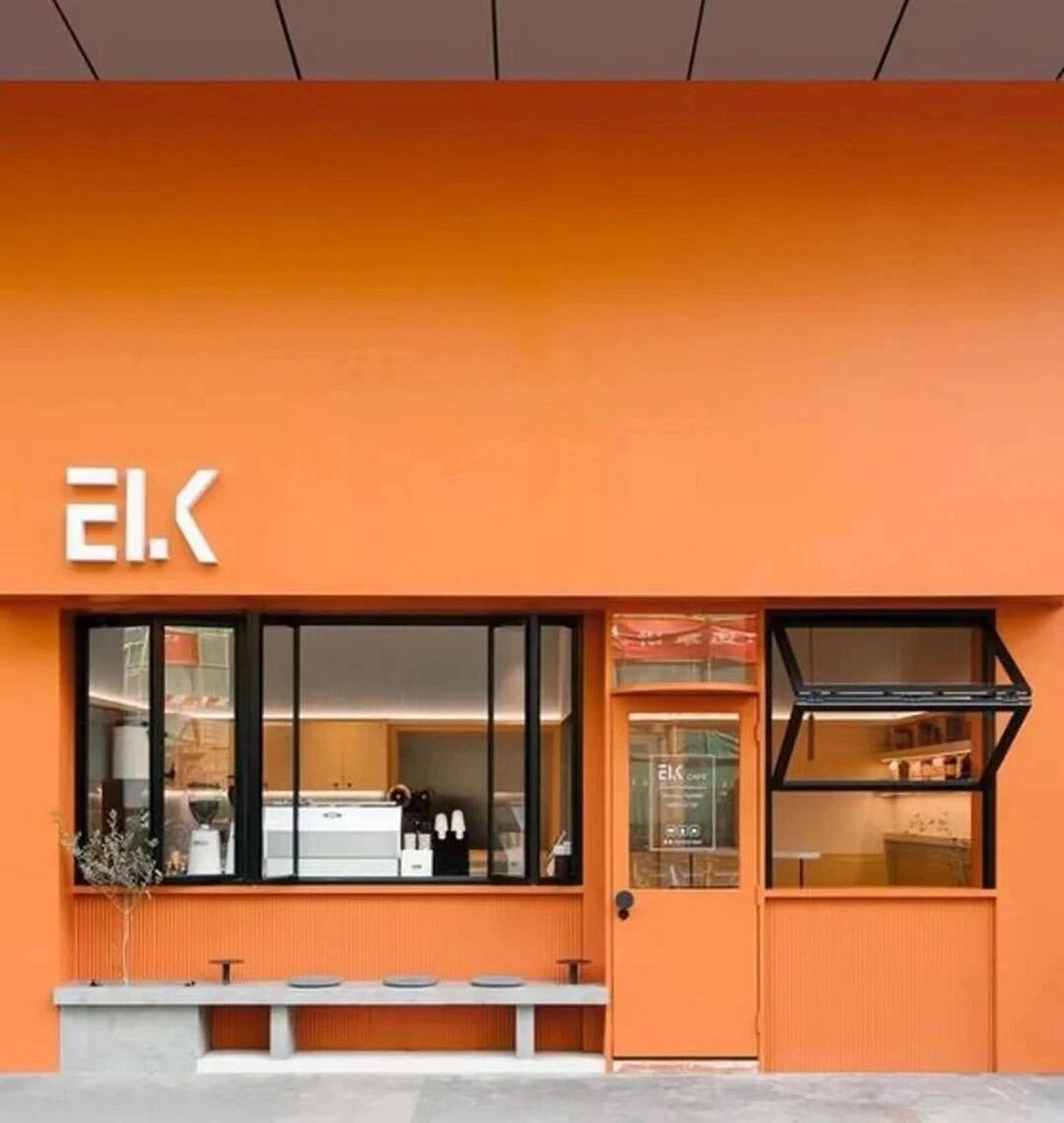 超详细的网红门头配色 门头和招牌是一个店铺的面子与灵魂.