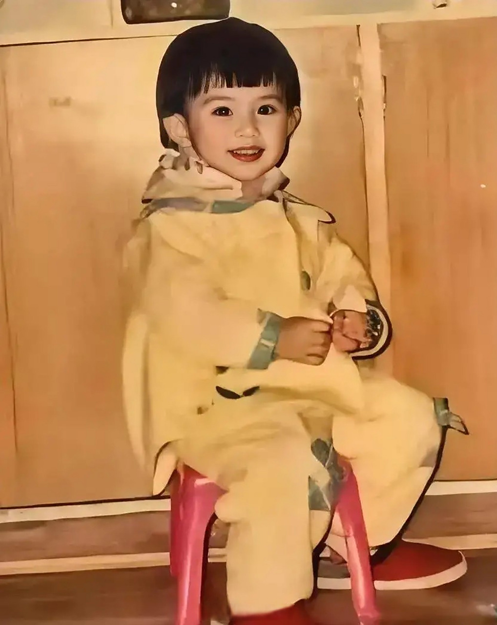 看完孟子义小时候的照片才发现,原来人家是一路从小美到大啊,大美女是