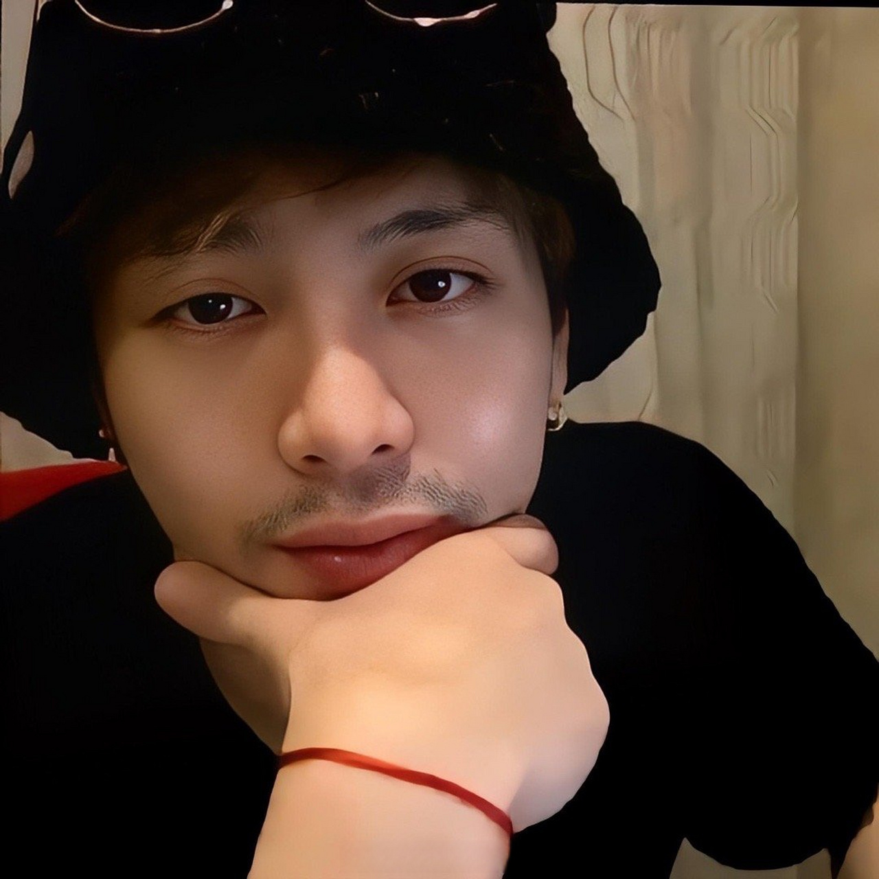 王嘉尔开会开到长出胡子#怎么会有男人留着胡子还这么帅,性张力纸接