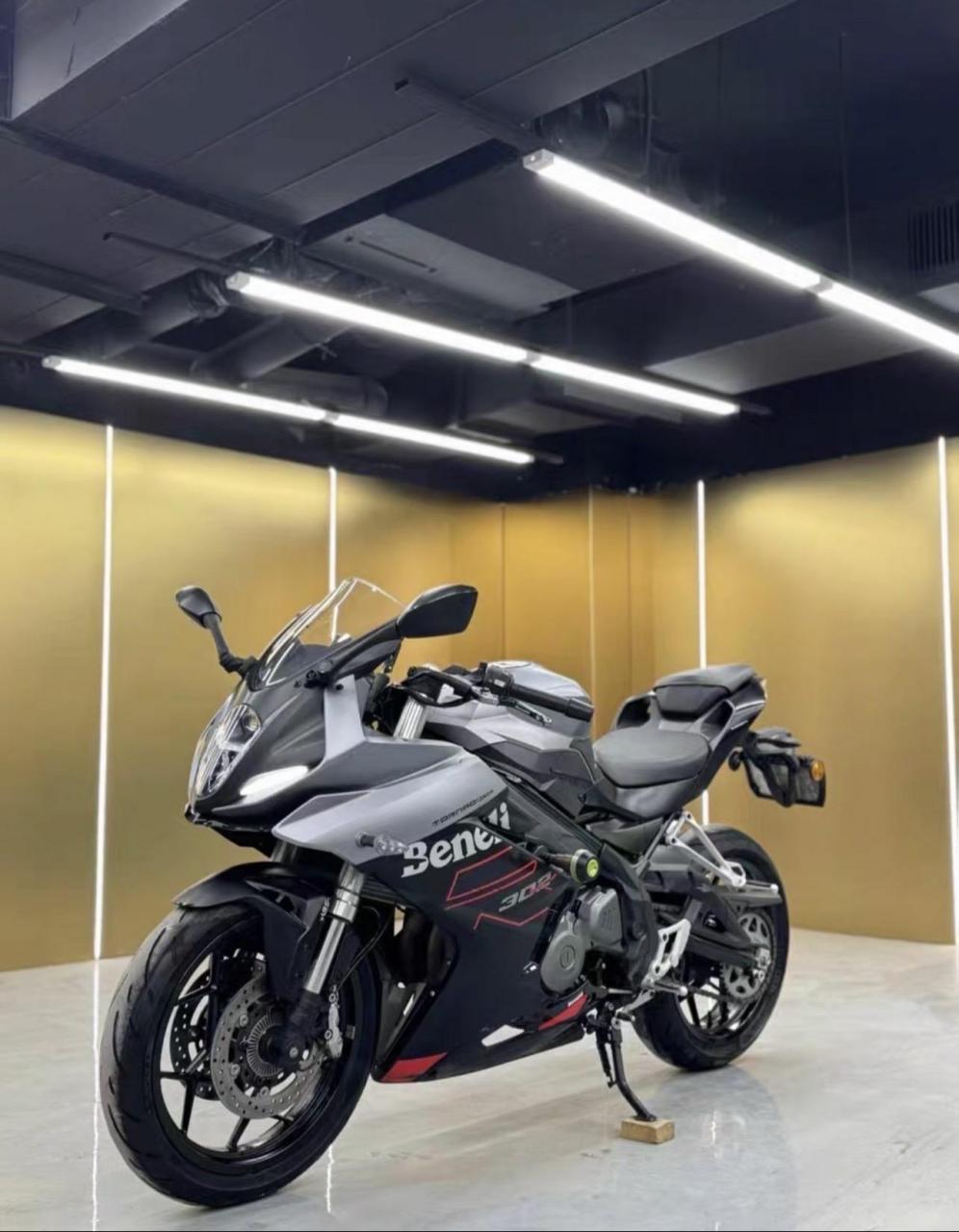 【车辆型号】:贝纳利龙卷风302r 【车辆价格】:13800 【车辆号牌】