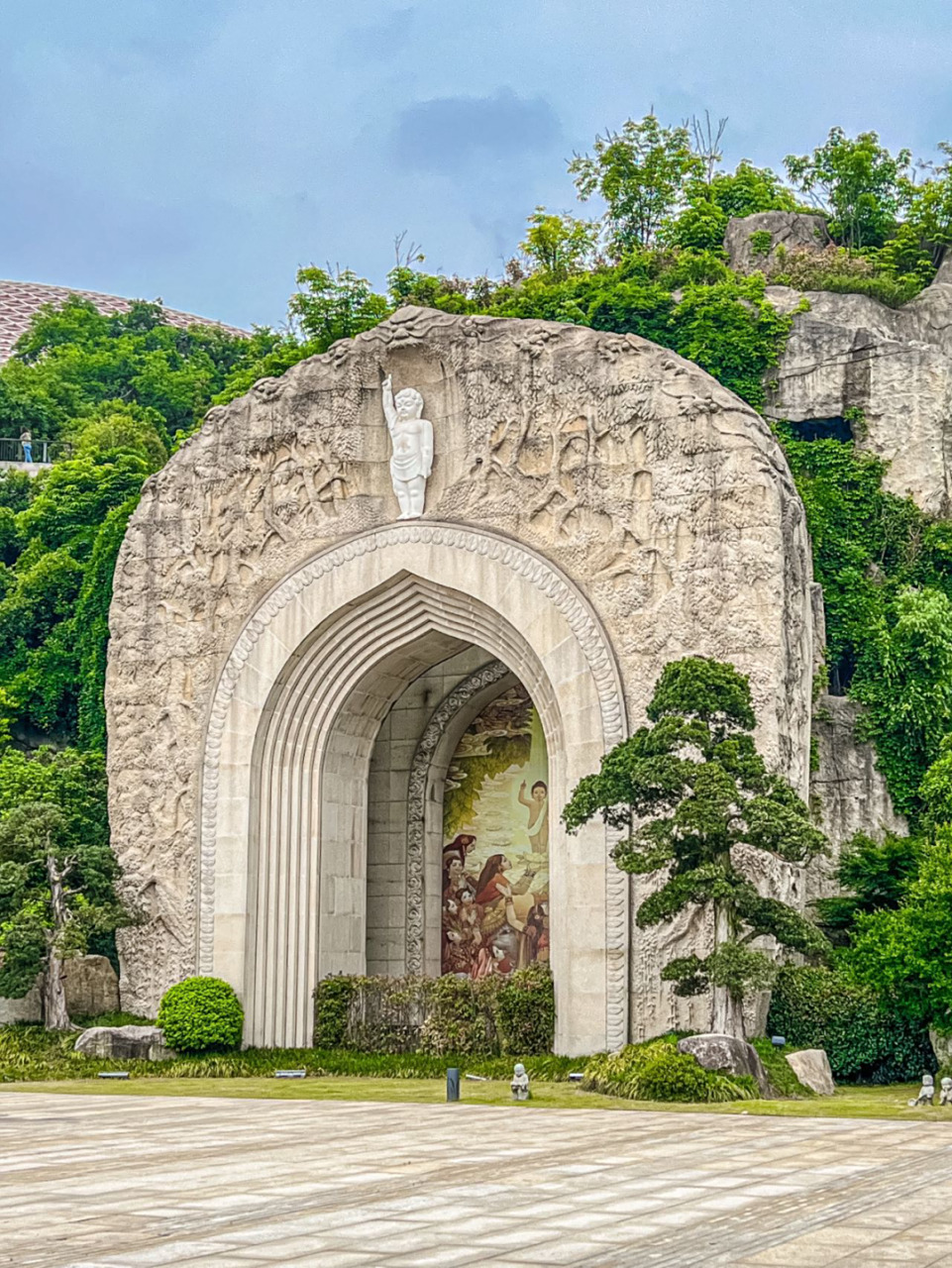 牛首山又名天阙山,是金陵四大名胜之一,因山顶东西双峰形似牛头双角