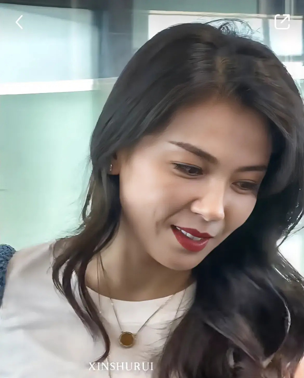 明星真的好爱烤瓷牙,刘涛这烤瓷牙也太白太假了,把脸显的更黑了[捂脸]