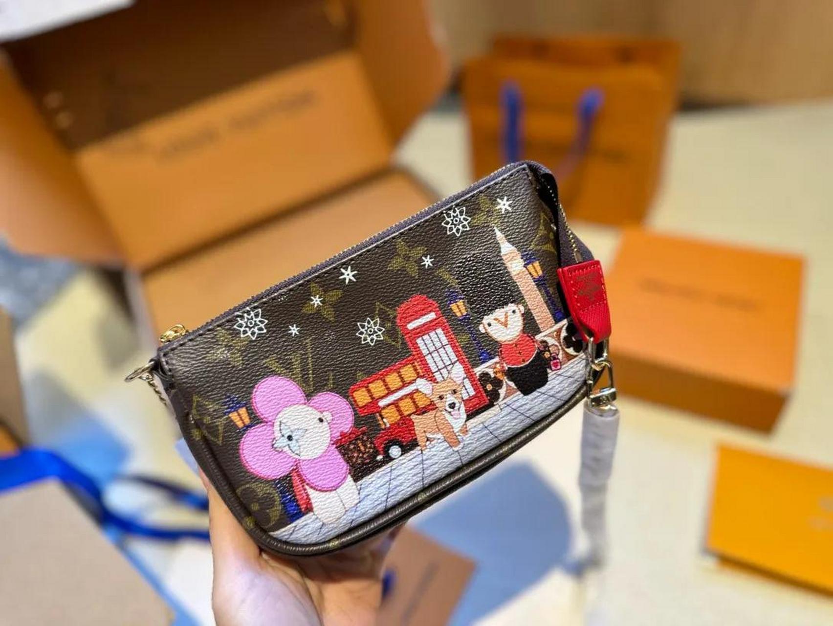 我要买买买啊 lv新年限定印花涂鸦麻将包小可爱 可放xmax噢 潮生日