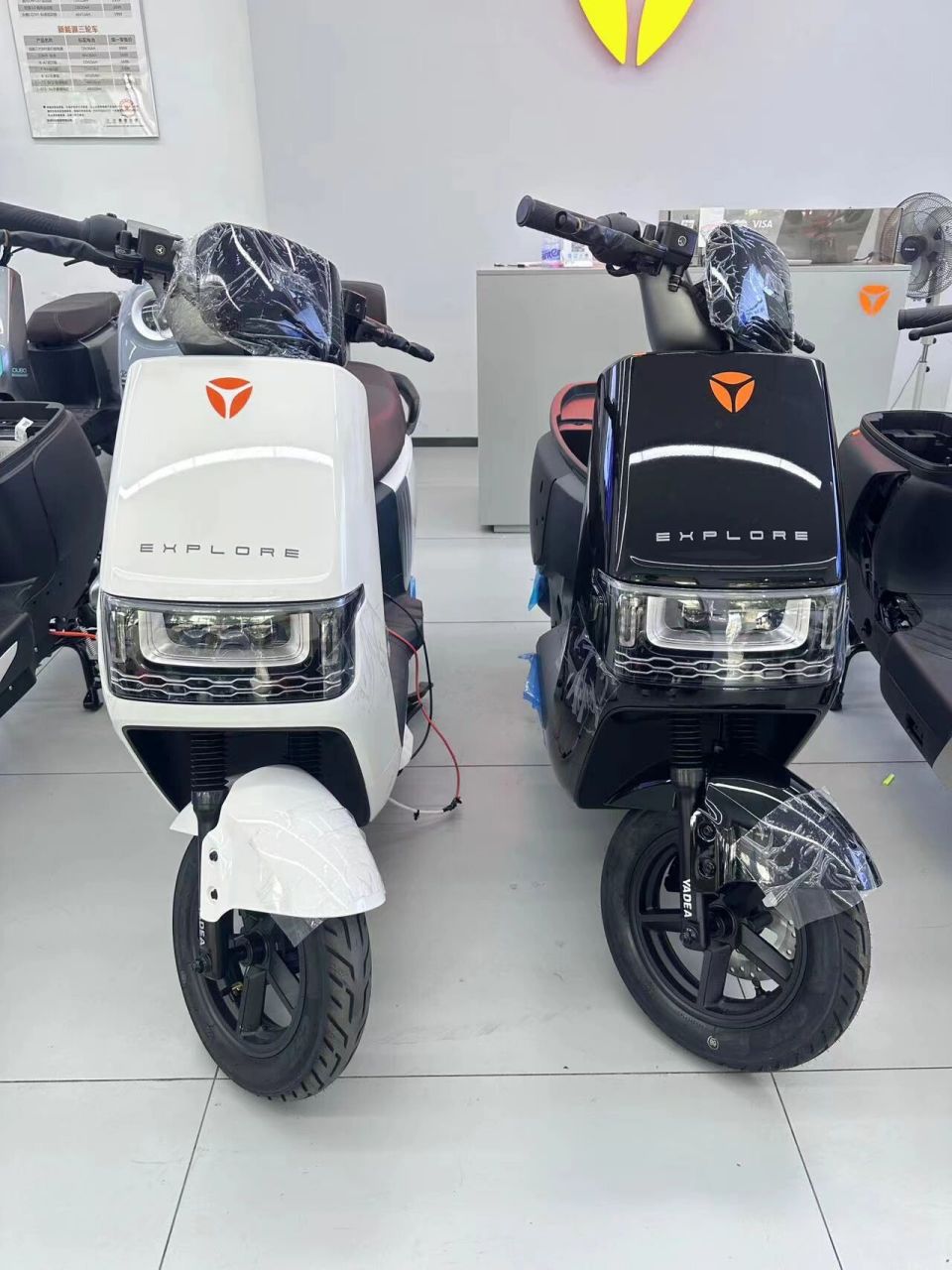 雅迪路虎冠能系列e10电动车01 雅迪冠能探索e10电动车01三颗透镜