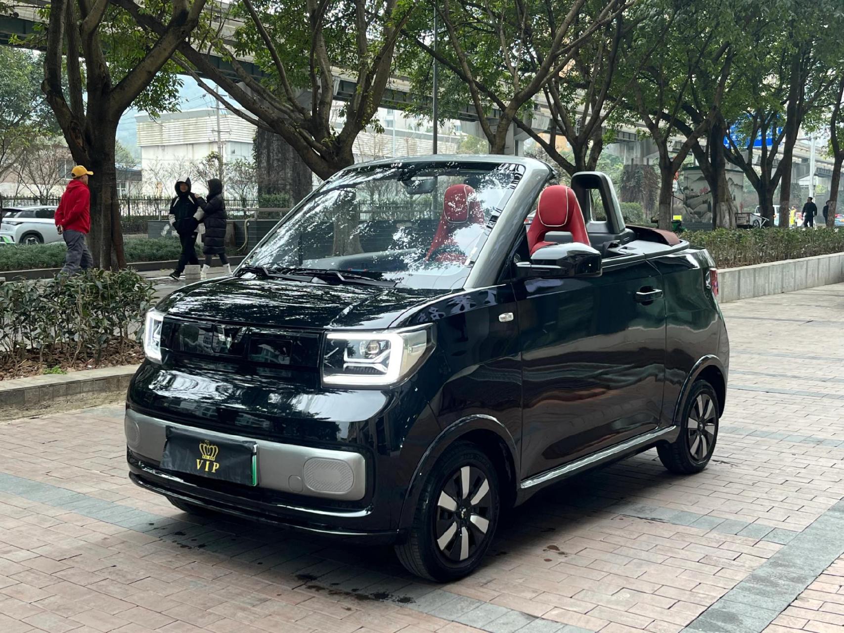 五菱汽车宏光miniev2022款宏光 mini ev 敞篷版,原厂加装了快充,新车