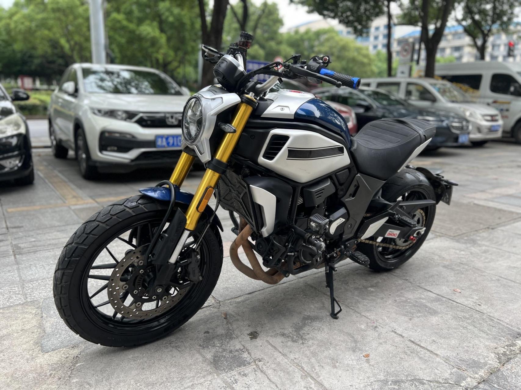 春风clx700,20年10月上牌,安全行驶26000公里.升级护杠,射灯!