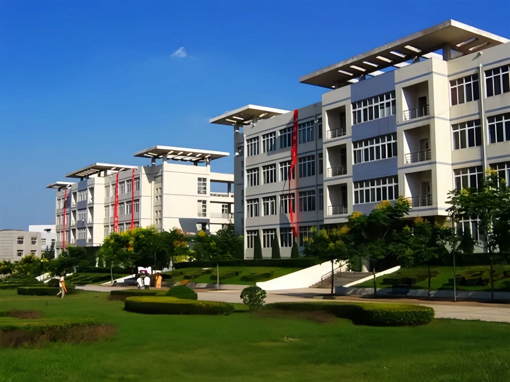 河南城建学院校园攻略 河南城建学院---简介 河南城建学院是河南省唯